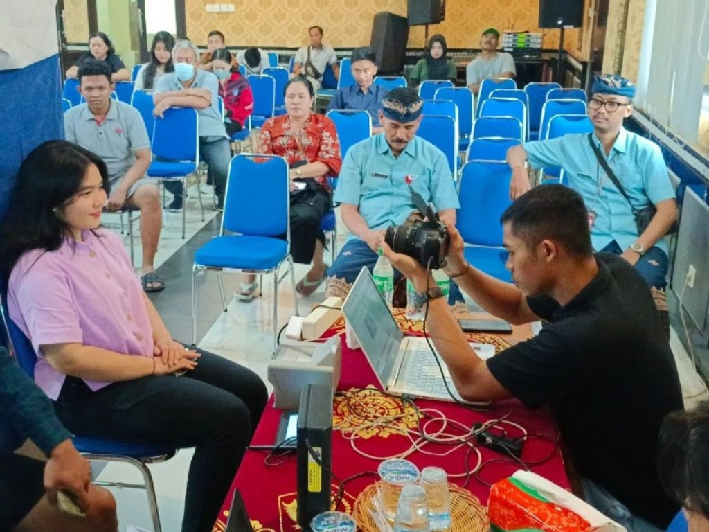 Kegiatan Perekaman KTP Elektronik (e-KTP) Bagi Warga 16-17 Tahun di Desa Dalung
